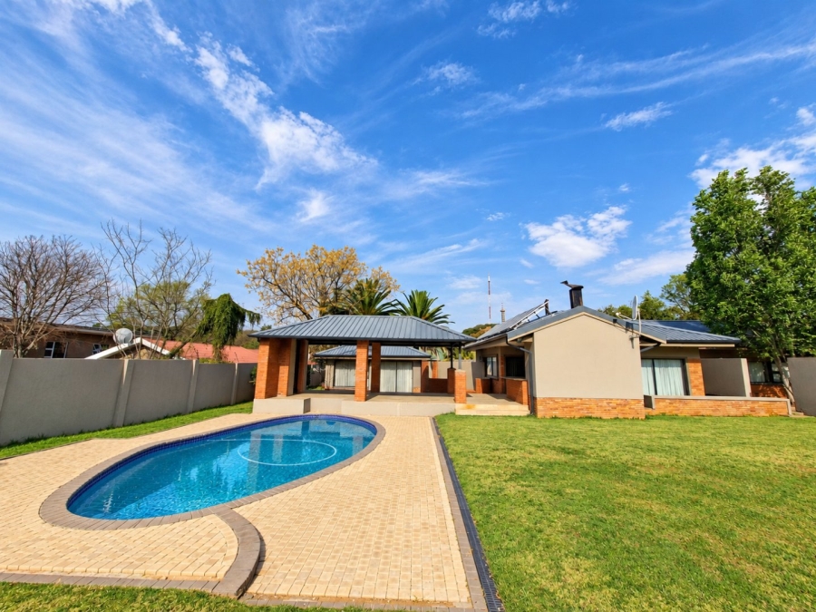 5 Bedroom Property for Sale in Waverley Free State